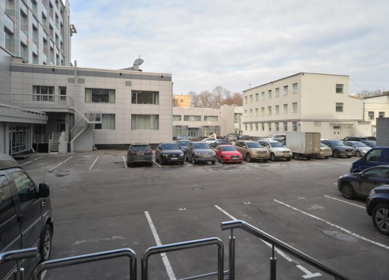 Звенигородский, стр. 2: Вид паркинга